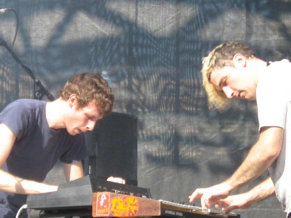 DD/MM/YYYY live at Yonge-Dundas Square on June 19, 2010